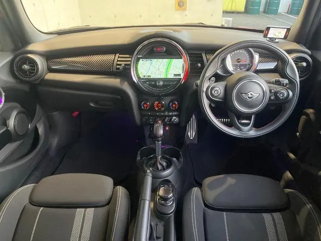 Mini Cooper S 2018 photo 2