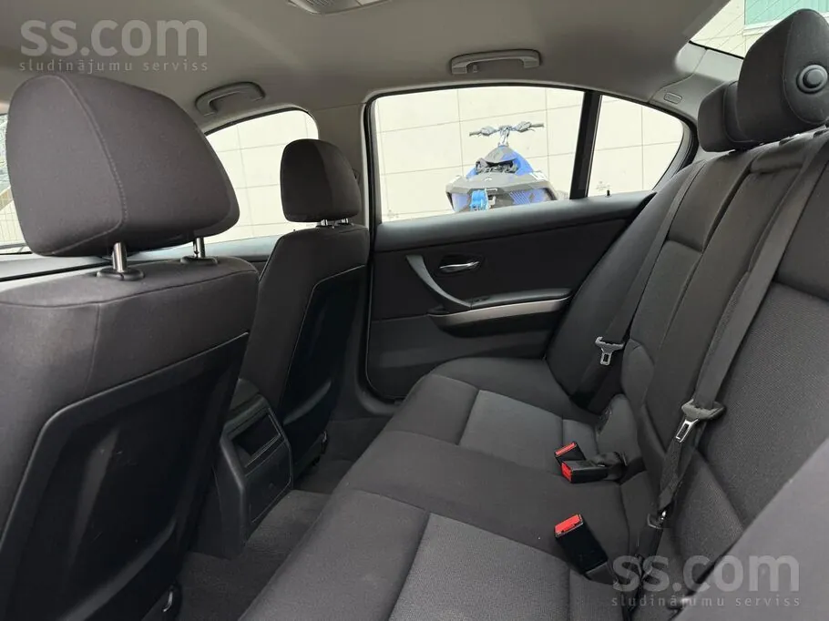 BMW 318 2006 photo 3