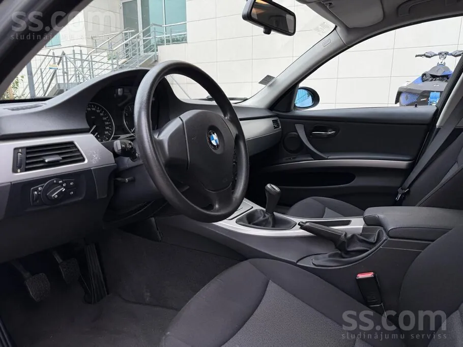 BMW 318 2006 photo 2
