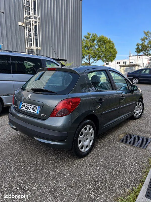 Peugeot 207 2007 photo 2