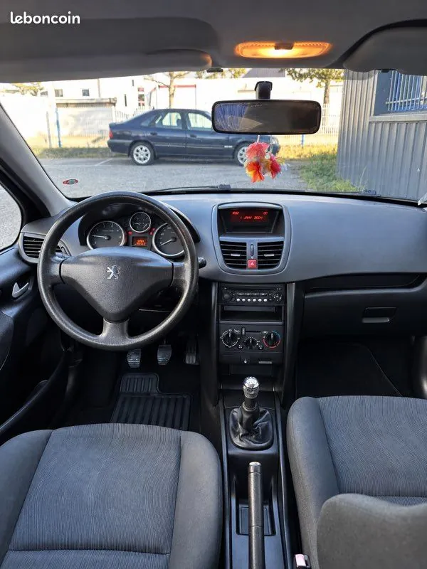 Peugeot 207 2007 photo 5