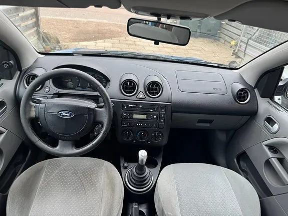 Ford Fiesta 2002 photo 4
