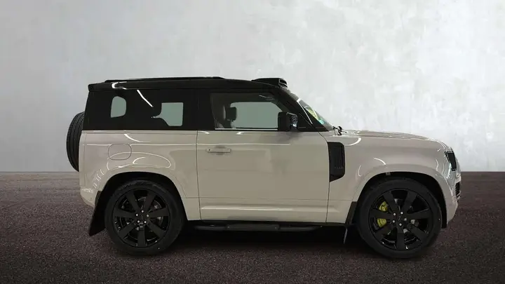 Land Rover Defender photo 5