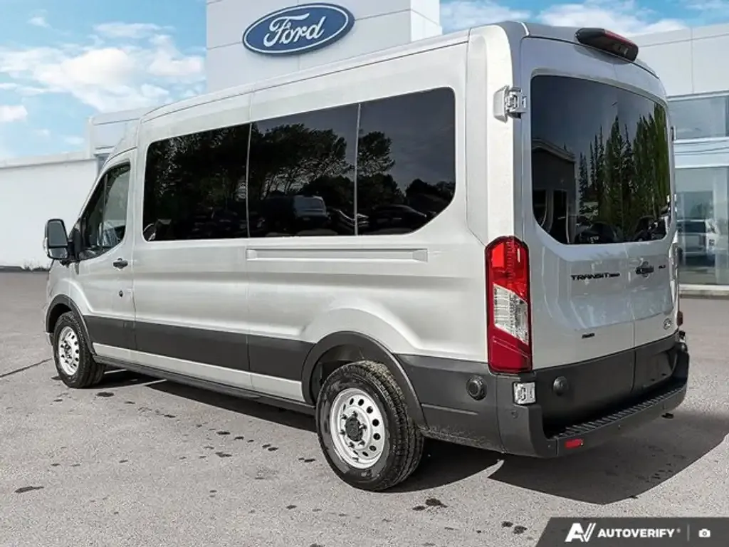 Ford Transit Passenger Wagon 2026 photo 4