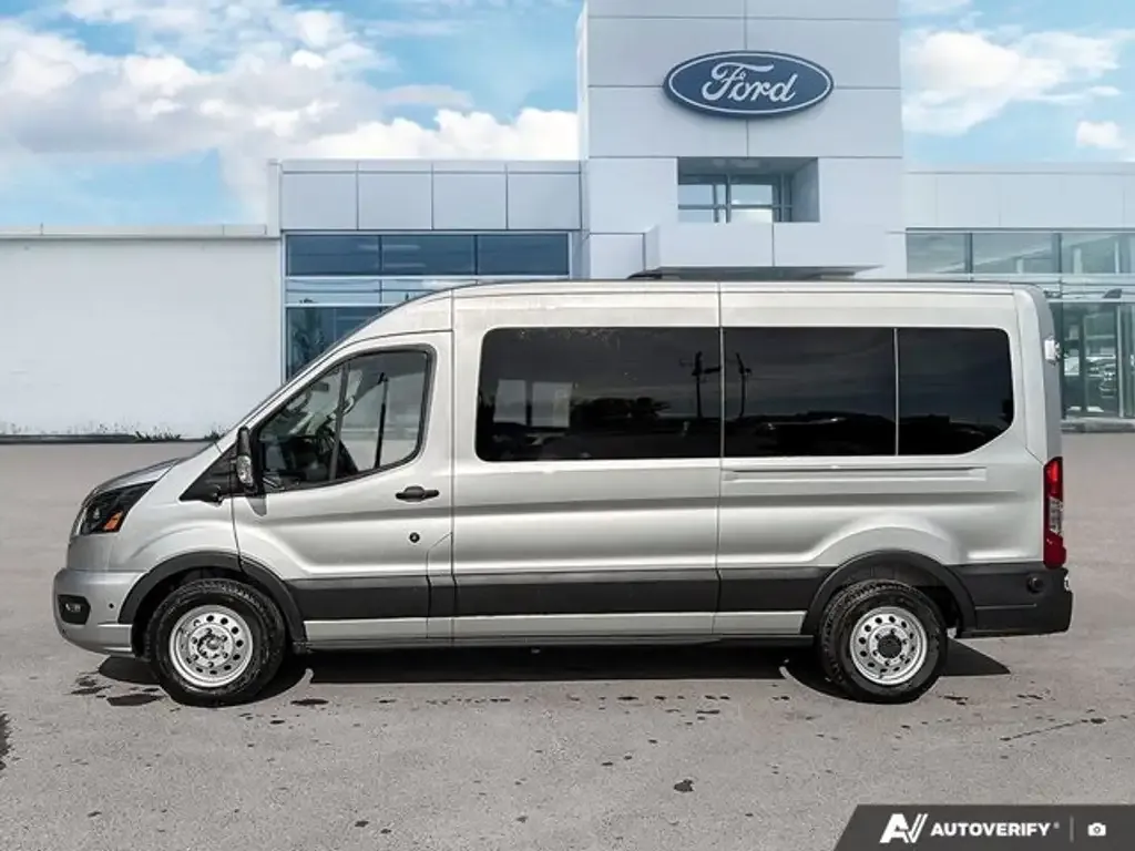 Ford Transit Passenger Wagon 2026 photo 3