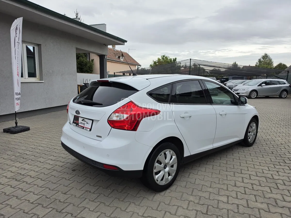 Ford Focus 2013 photo 3