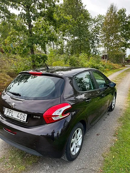 Peugeot 208 2012 photo 3