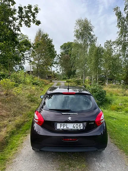 Peugeot 208 2012 photo 2