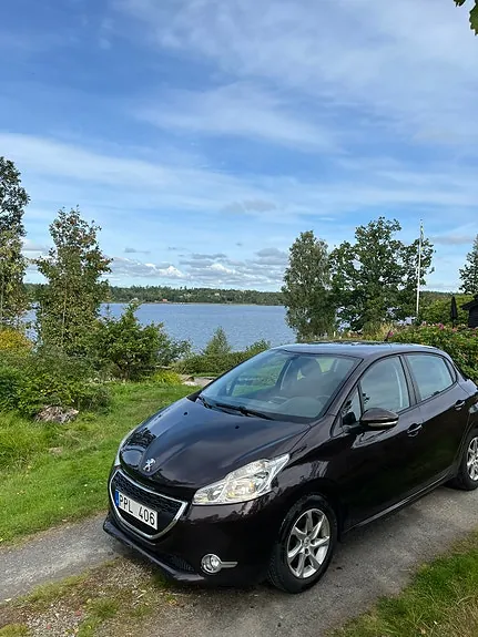 Peugeot 208 2012 photo 4