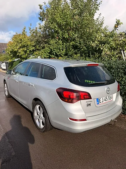 Opel Astra 2011 photo 3