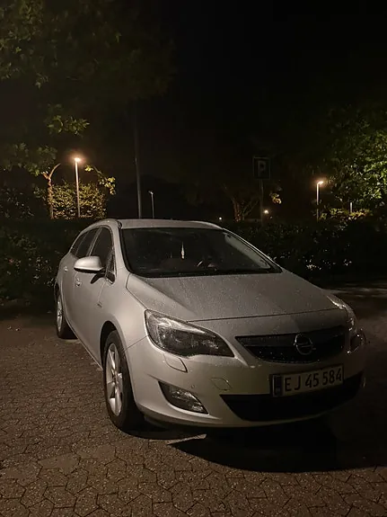 Opel Astra 2011 photo 5