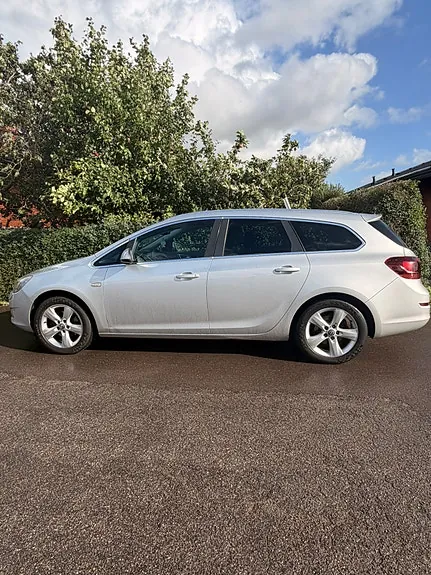 Opel Astra 2011 photo 4