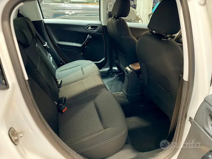 Peugeot 208 2016 photo 5