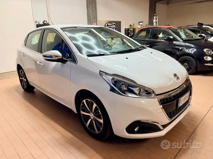 Peugeot 208 2016 photo 2