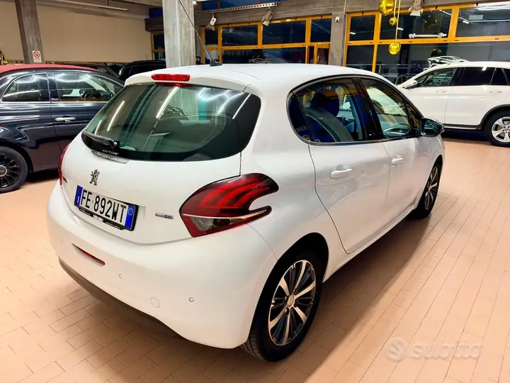 Peugeot 208 2016 photo 3