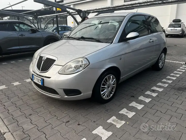 Lancia Ypsilon