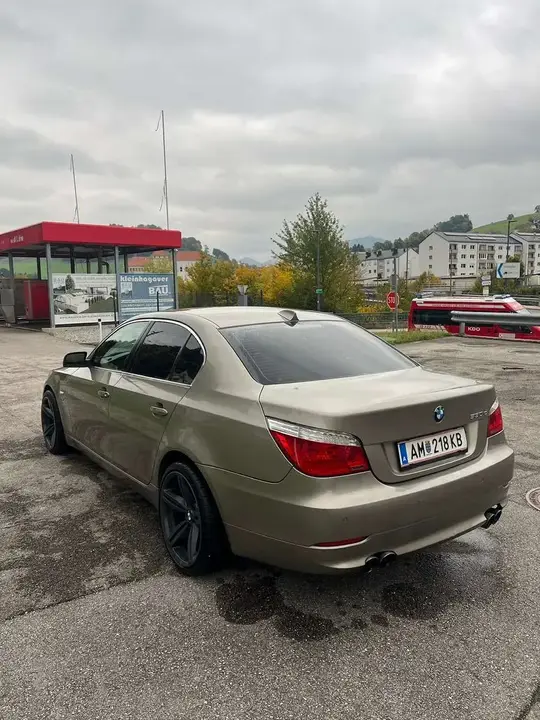 BMW 5 Series 2009 photo 2