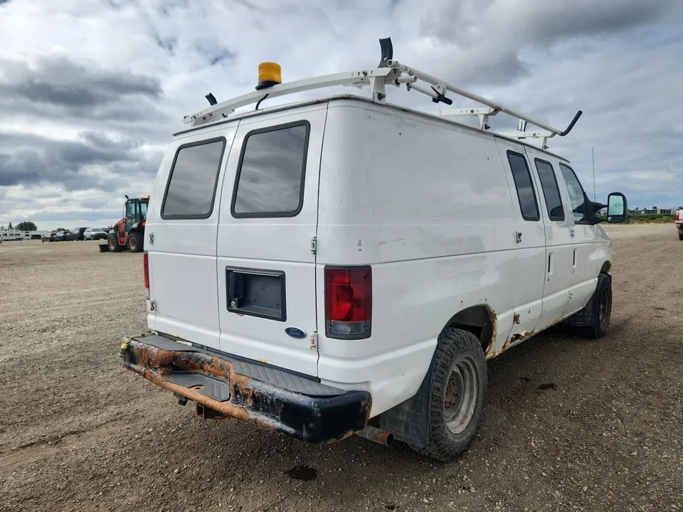 Ford E-250 2010 photo 4