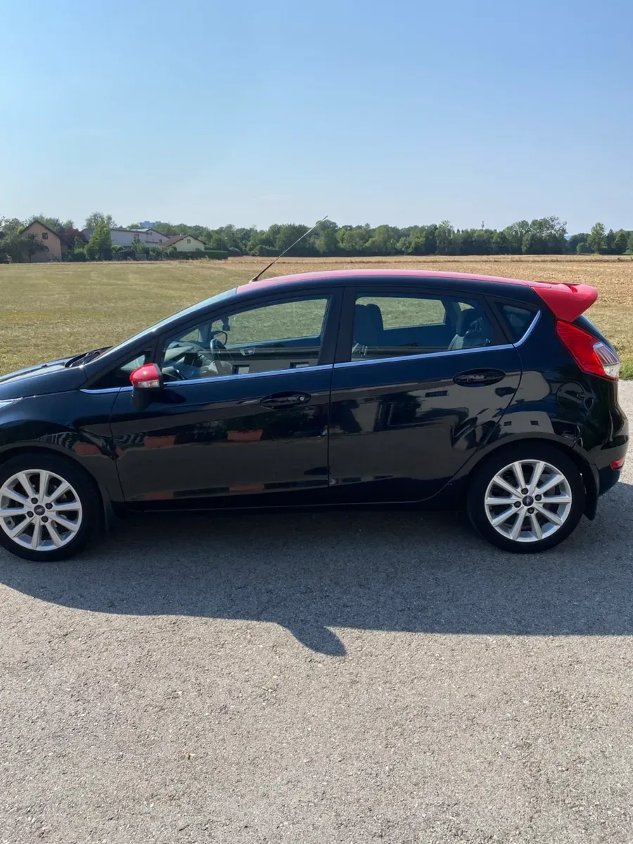 Ford Fiesta 2015 photo 2