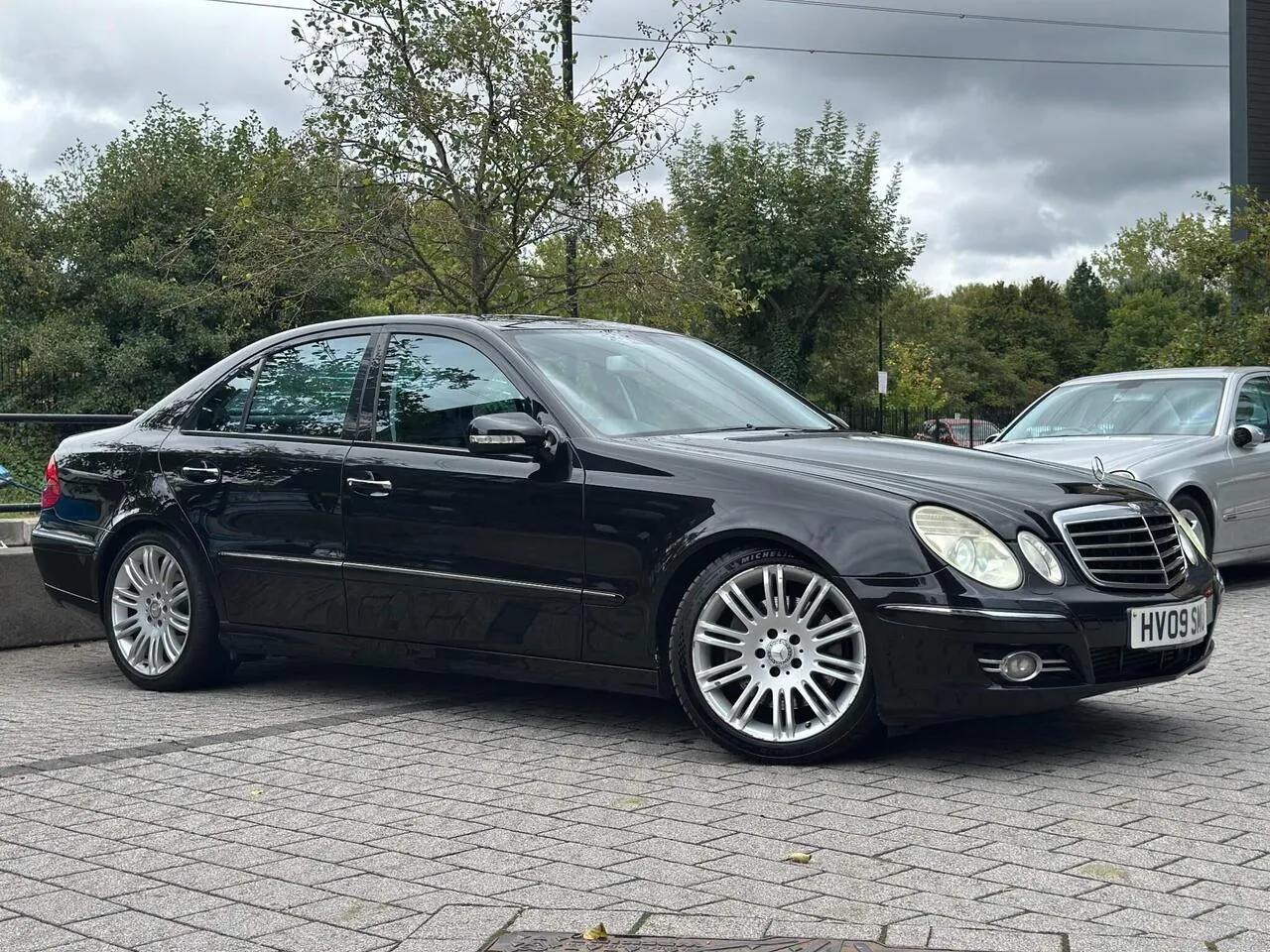 Mercedes-Benz E-Class 2009 photo 2