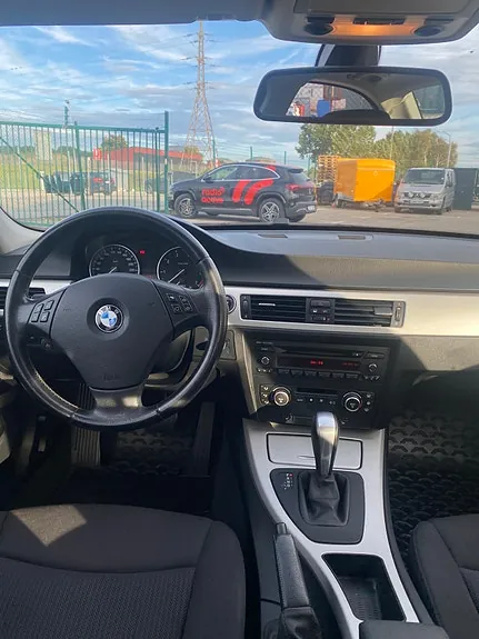 BMW 318I 2009 photo 5