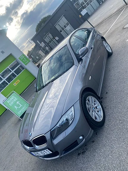 BMW 318I 2009 photo 3