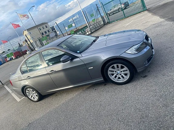 BMW 318I 2009 photo 4