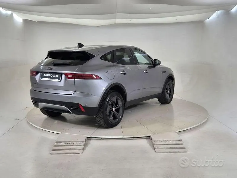 Jaguar E-Pace 2022 photo 2
