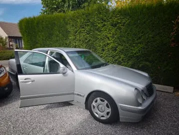 Mercedes-Benz W210