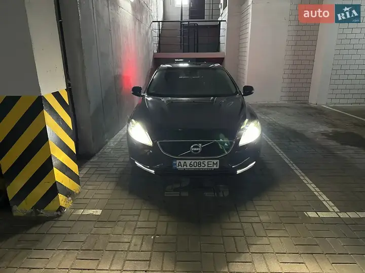 Volvo V40
