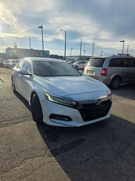 Honda Accord 2018 photo 2