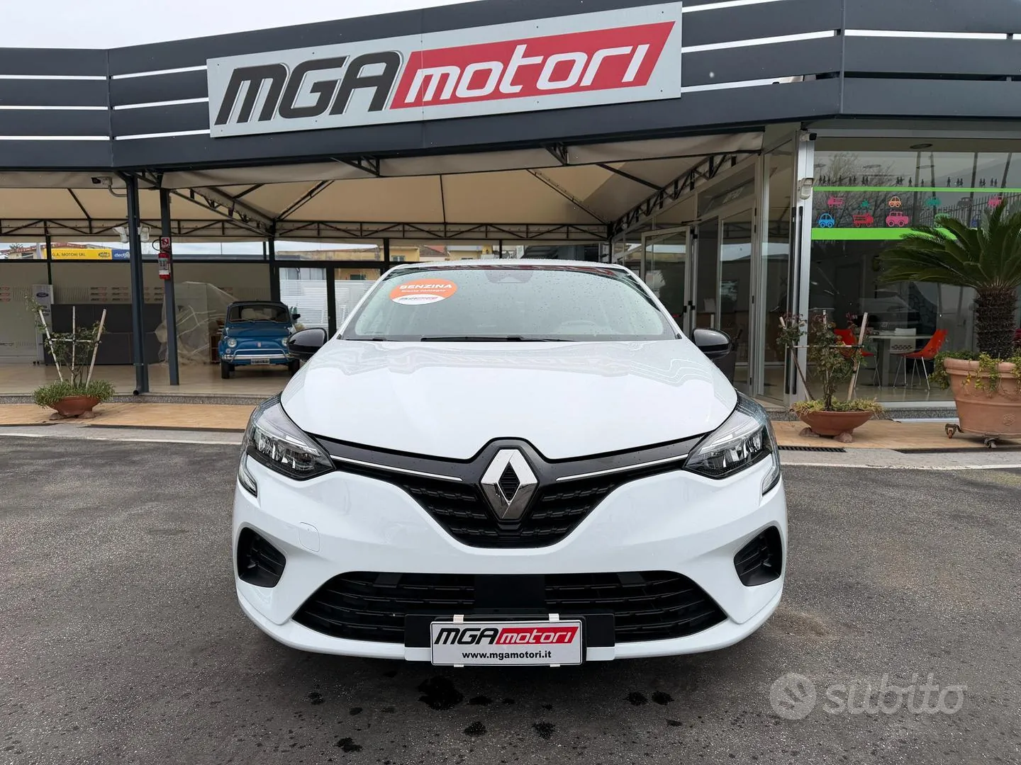 Renault Clio 2023 photo 2