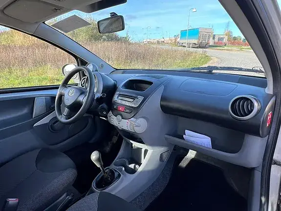Toyota Aygo 2011 photo 5