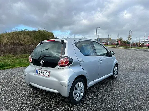 Toyota Aygo 2011 photo 3
