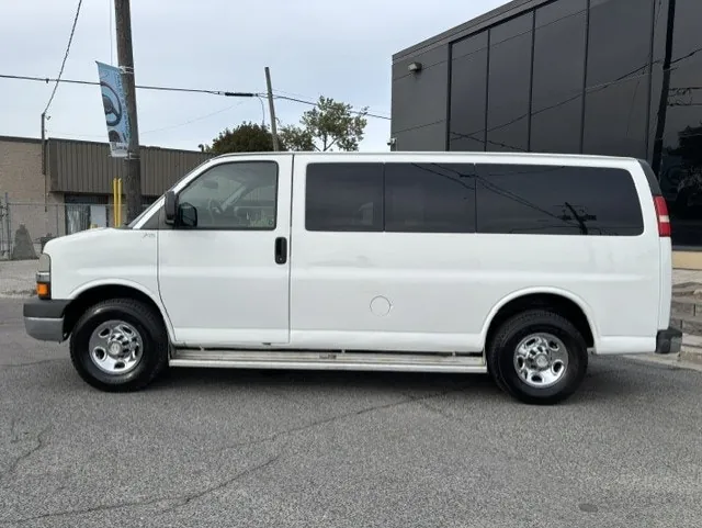 Chevrolet Express 2012 photo 2