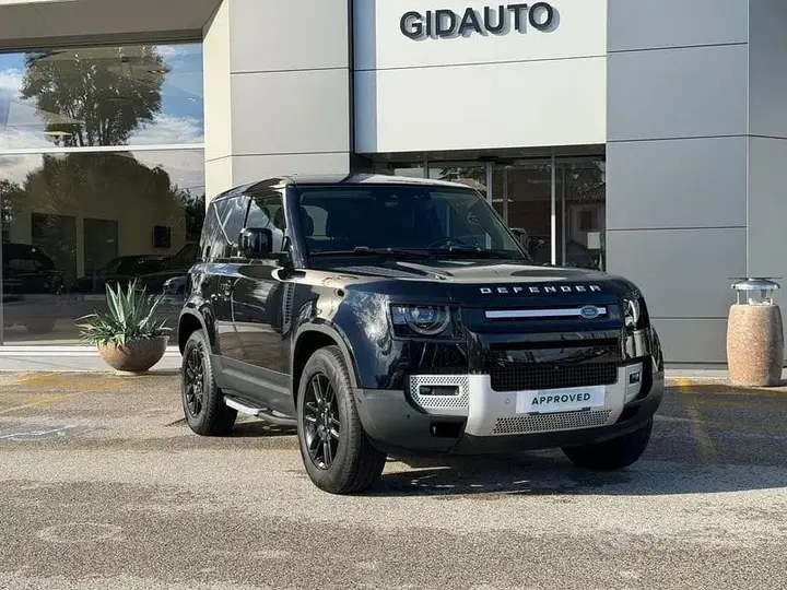 Land Rover Defender 2021 photo 2
