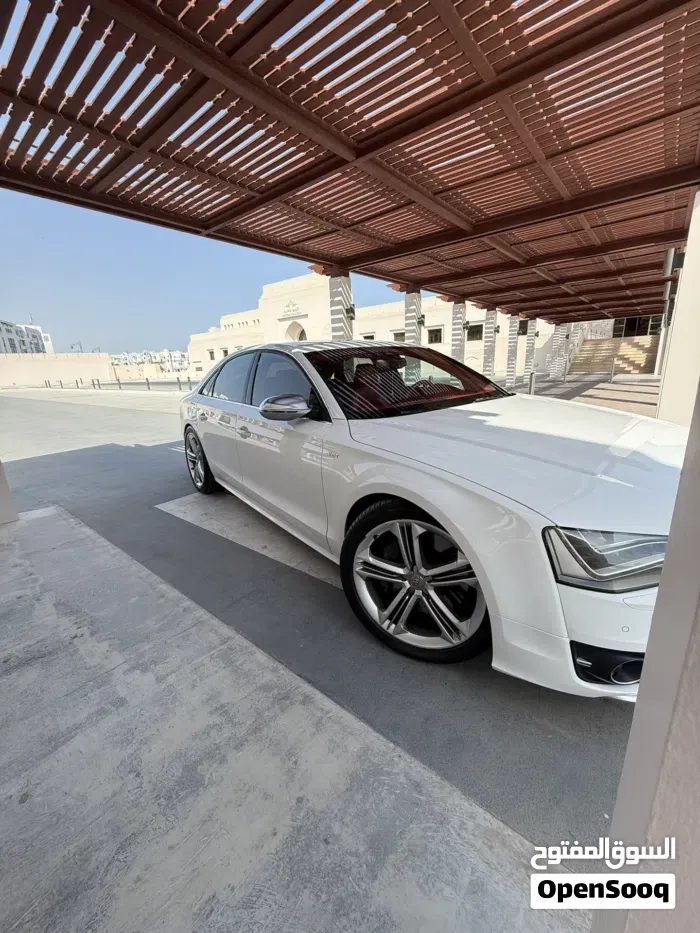 Audi A8 2014 photo 4