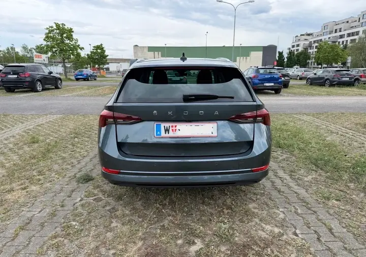 Skoda Octavia Combi 2020 photo 3