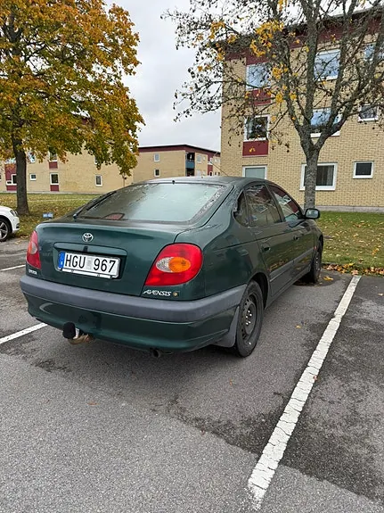 Toyota Avensis 1999 photo 2