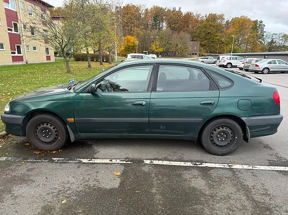 Toyota Avensis 1999 photo 4
