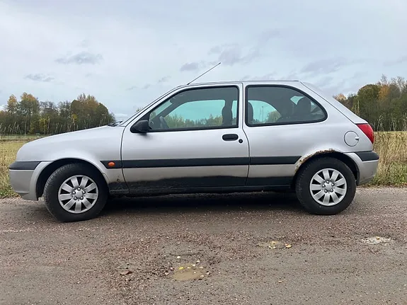 Ford Fiesta 2002 photo 2