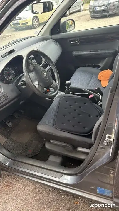Suzuki Swift 2008 photo 2