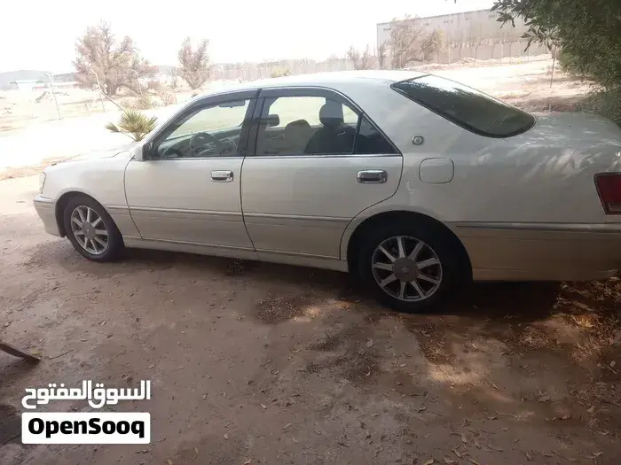 Toyota Crown 2001 photo 3