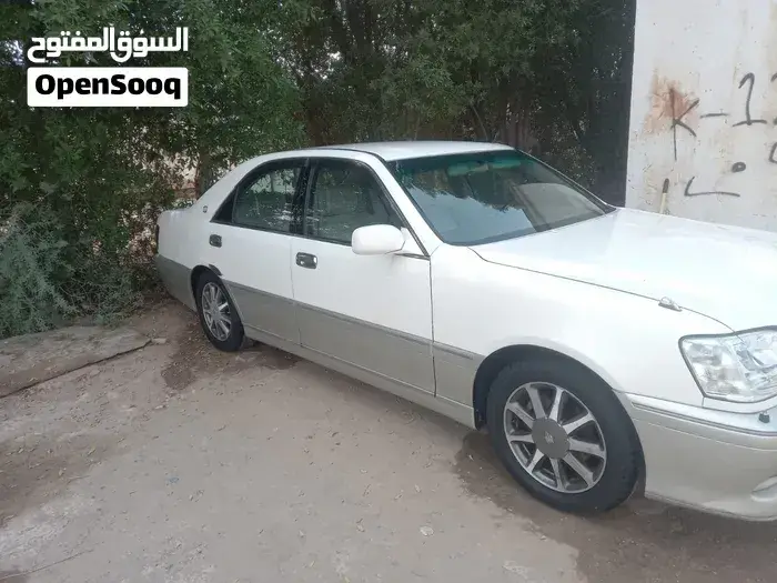Toyota Crown 2001 photo 2