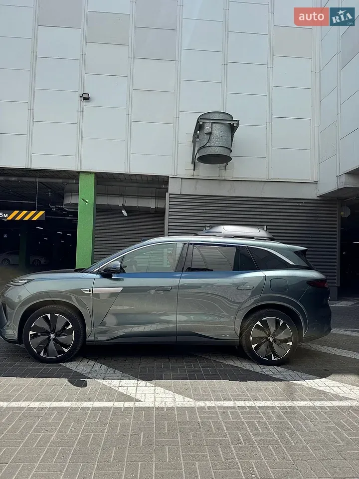 BYD Tang L