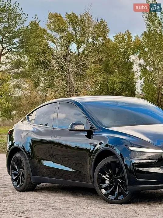 Tesla Model Y 2025 photo 3
