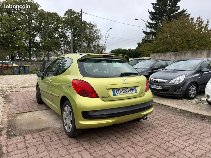Peugeot 207 2006 photo 2
