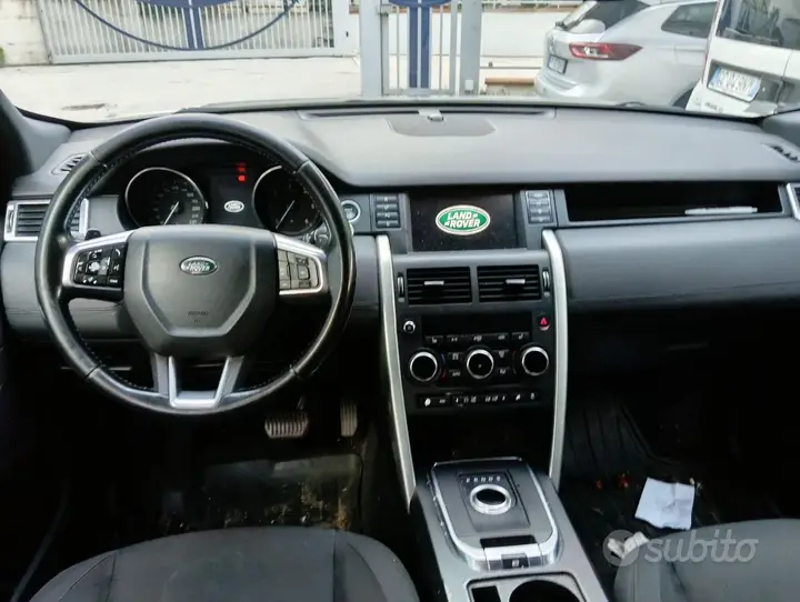 Land Rover Discovery Sport 2017 photo 5