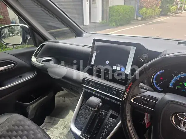 Toyota Voxy 2025 photo 5