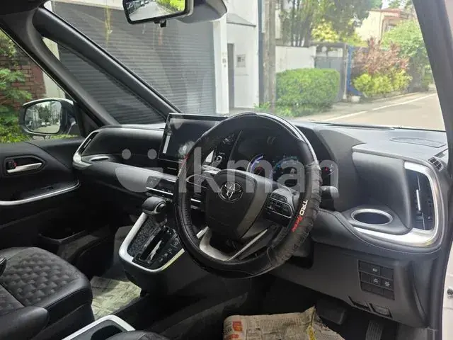 Toyota Voxy 2025 photo 3
